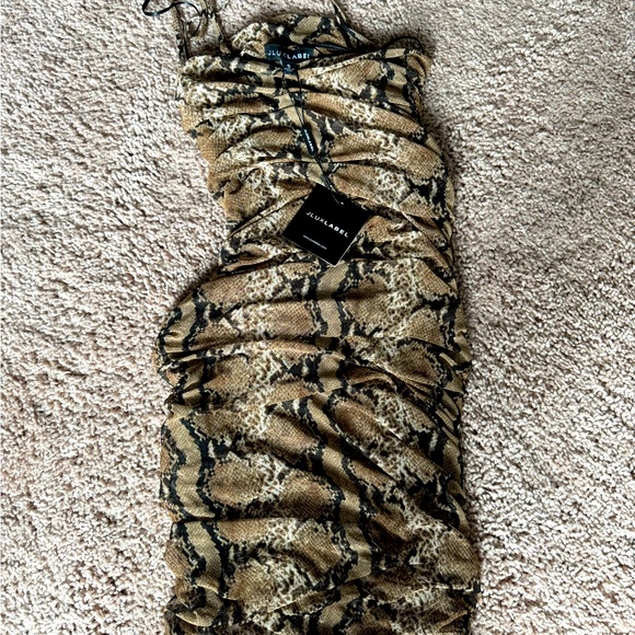 Swimsuit cover up - Picture 1 of 4